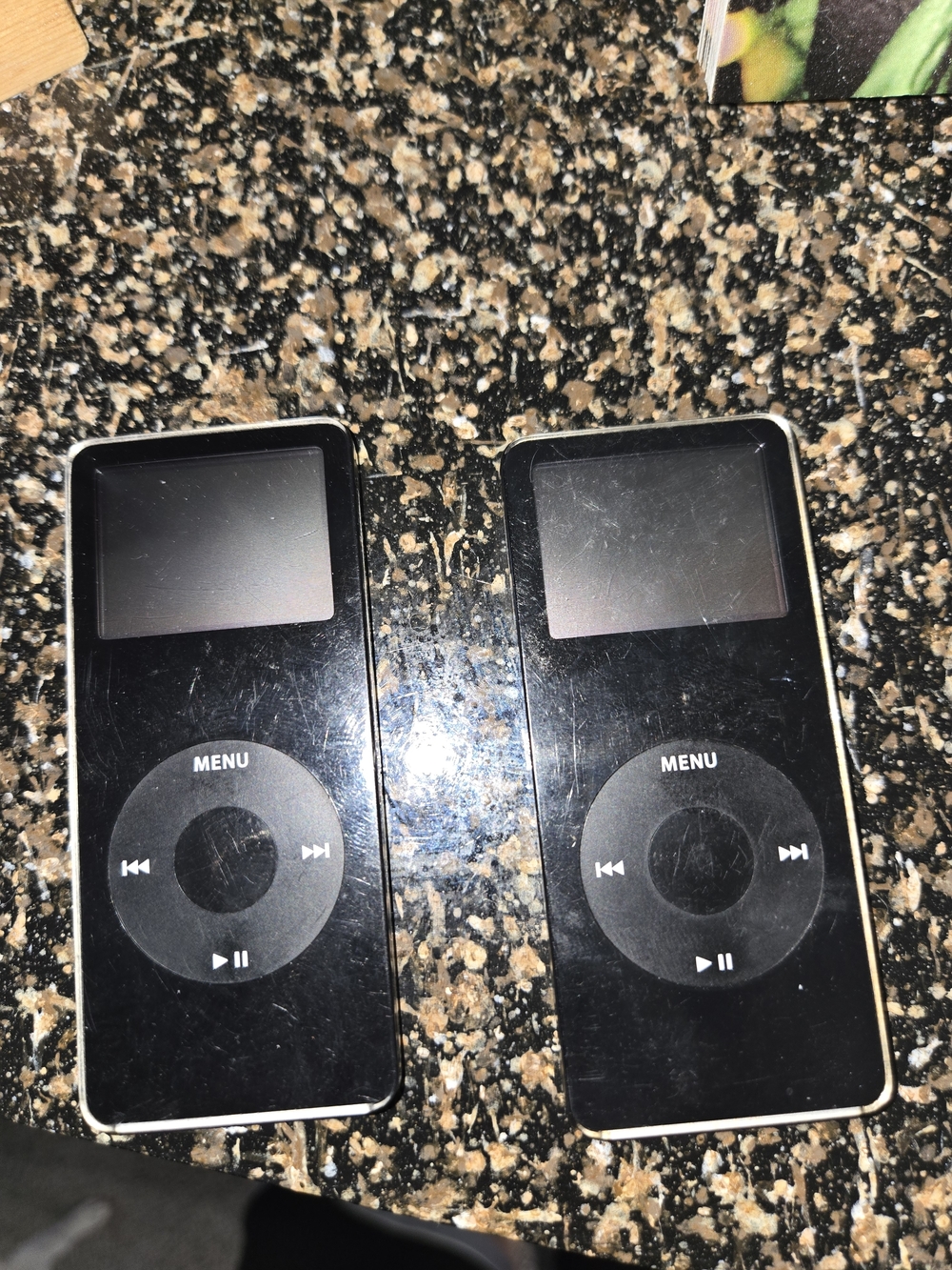 2 Apple iPod Nano 1st G 4GB/2GB A1137 For Parts/Repairs